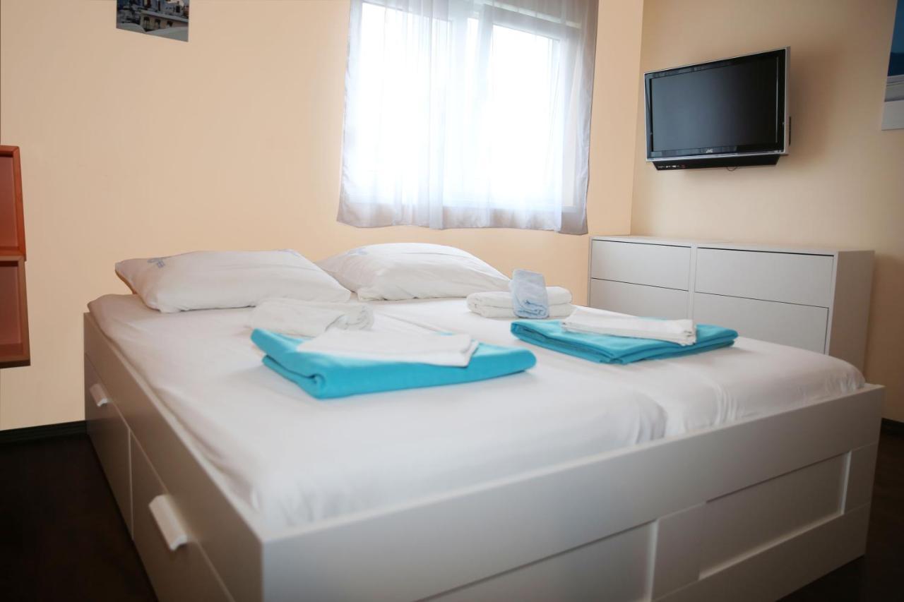 Villa Mit Whirlpool Fuer 32 Per Цриквеница Экстерьер фото