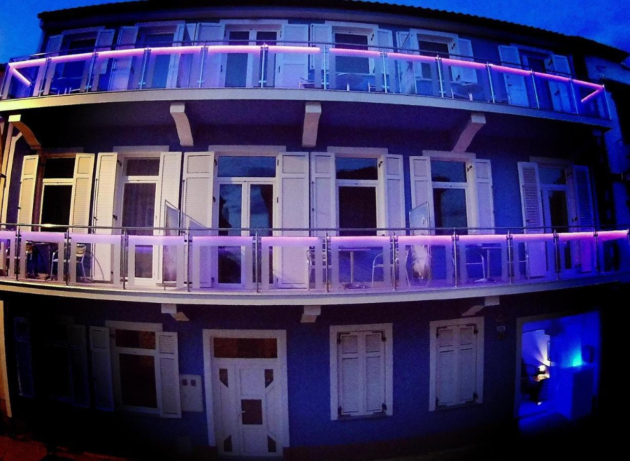 Villa Mit Whirlpool Fuer 32 Per Цриквеница Экстерьер фото