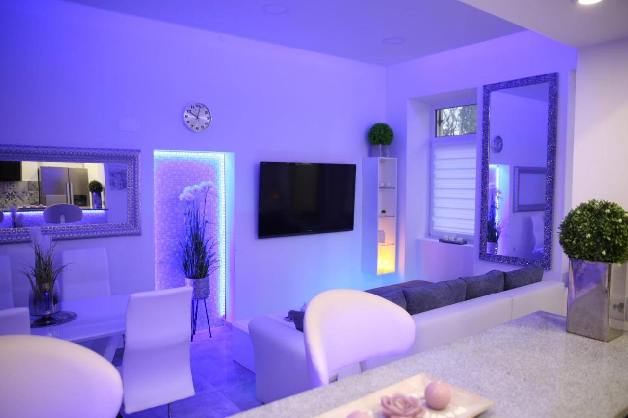 Villa Mit Whirlpool Fuer 32 Per Цриквеница Экстерьер фото