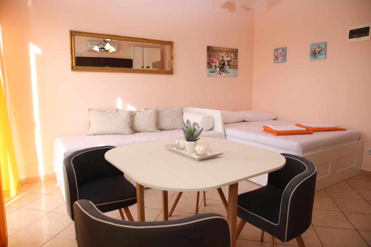 Villa Mit Whirlpool Fuer 32 Per Цриквеница Экстерьер фото
